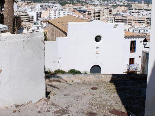 iglesialhospitalet_vila1-3-733x550