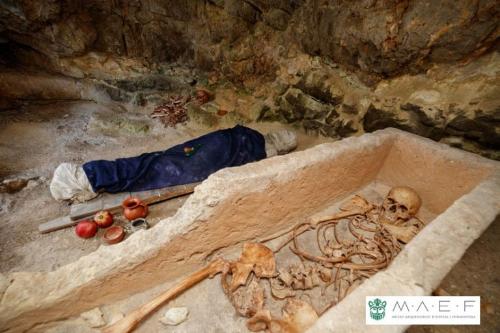 IMG_5259-red-768x512